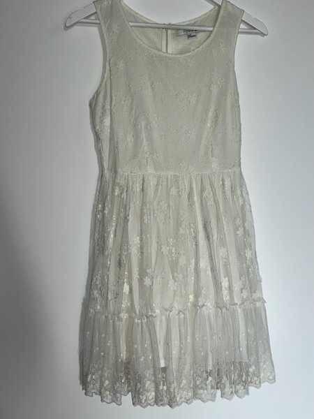 Rochie feminina din dantela cu captuseala